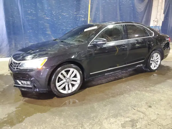 1VWGT7A37HC083957 2017 VOLKSWAGEN PASSAT - Image 1