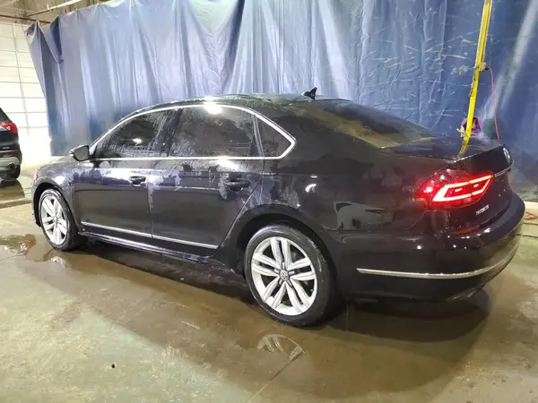 1VWGT7A37HC083957 2017 VOLKSWAGEN PASSAT - Image 2