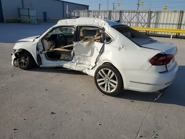 1VWGT7A38HC003310 2017 VOLKSWAGEN PASSAT - Image 2