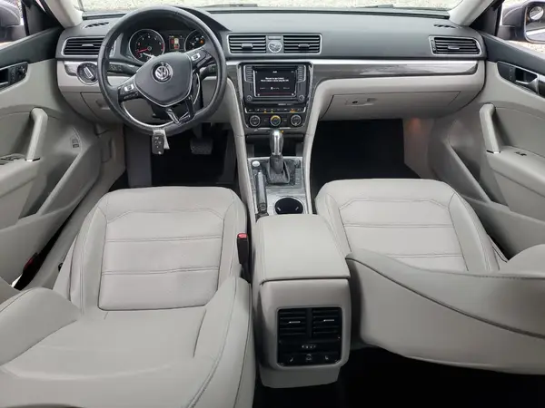 1VWGT7A38HC003923 2017 VOLKSWAGEN PASSAT - Image 8