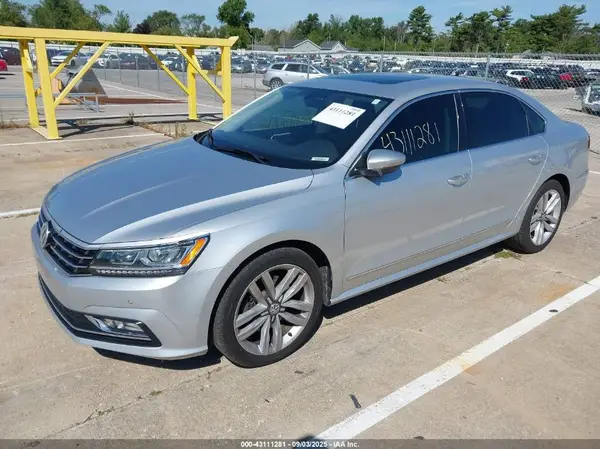 1VWGT7A38HC009463 2017 VOLKSWAGEN PASSAT - Image 2
