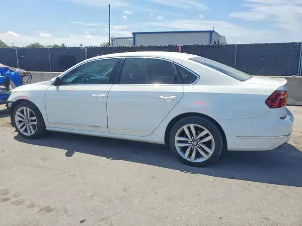 1VWGT7A38HC015747 2017 VOLKSWAGEN PASSAT - Image 2
