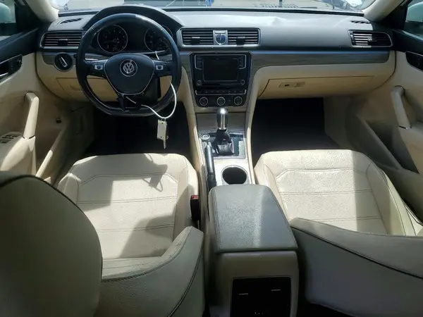 1VWGT7A38HC015747 2017 VOLKSWAGEN PASSAT - Image 8