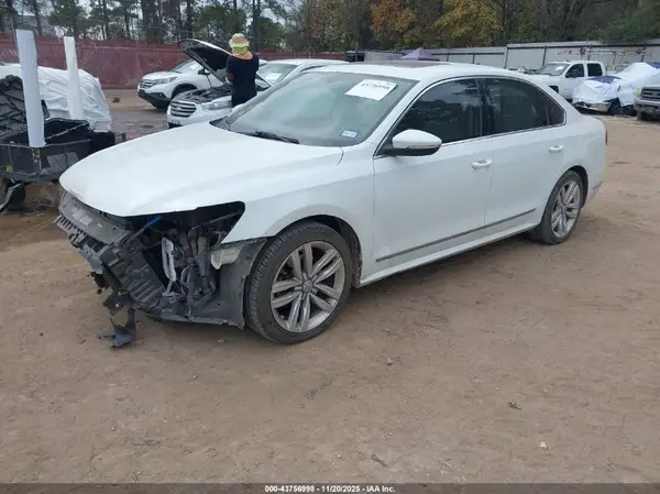 1VWGT7A38HC019054 2017 VOLKSWAGEN PASSAT - Image 2