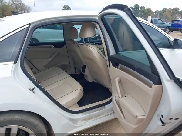 1VWGT7A38HC019054 2017 VOLKSWAGEN PASSAT - Image 8