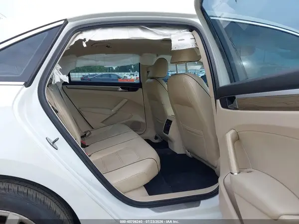 1VWGT7A38HC021600 2017 VOLKSWAGEN PASSAT - Image 8