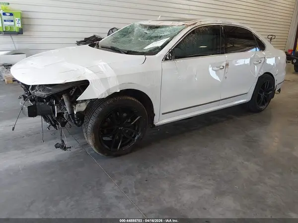 1VWGT7A38HC024660 2017 VOLKSWAGEN PASSAT - Image 2