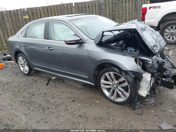 1VWGT7A38HC033925 2017 VOLKSWAGEN PASSAT - Image 1