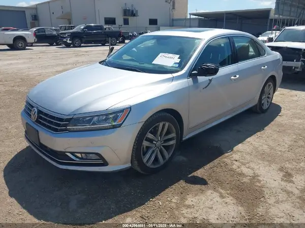 1VWGT7A38HC045816 2017 VOLKSWAGEN PASSAT - Image 2
