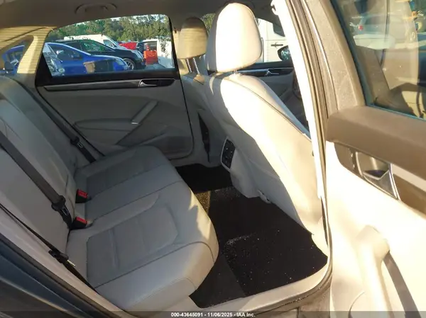 1VWGT7A38HC048120 2017 VOLKSWAGEN PASSAT - Image 8