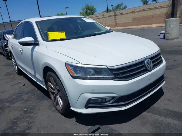 1VWGT7A38HC048733 2017 VOLKSWAGEN PASSAT - Image 1