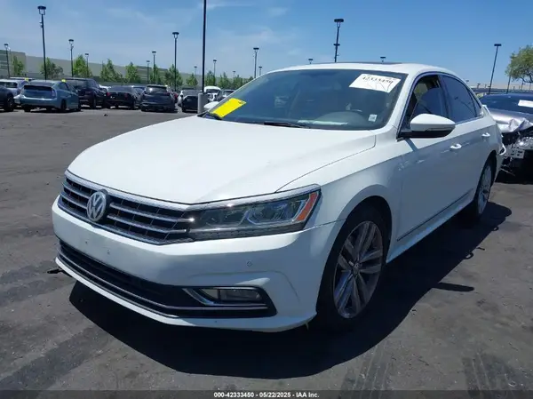 1VWGT7A38HC048733 2017 VOLKSWAGEN PASSAT - Image 2