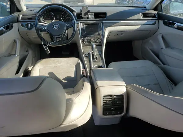 1VWGT7A38HC050157 2017 VOLKSWAGEN PASSAT - Image 8