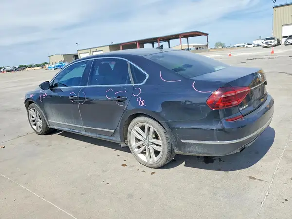 1VWGT7A38HC054421 2017 VOLKSWAGEN PASSAT - Image 2