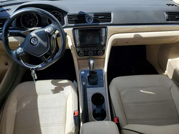 1VWGT7A38HC054421 2017 VOLKSWAGEN PASSAT - Image 8
