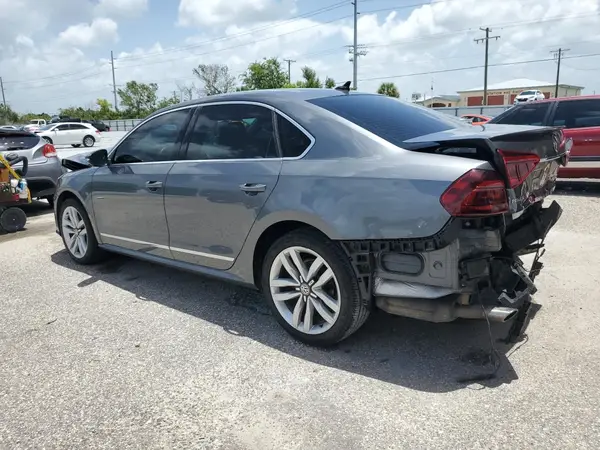1VWGT7A38HC055178 2017 VOLKSWAGEN PASSAT - Image 2