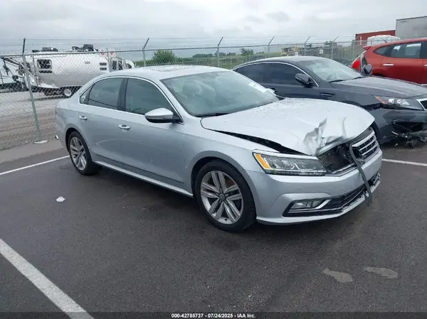 1VWGT7A38HC056816 2017 VOLKSWAGEN PASSAT - Image 1