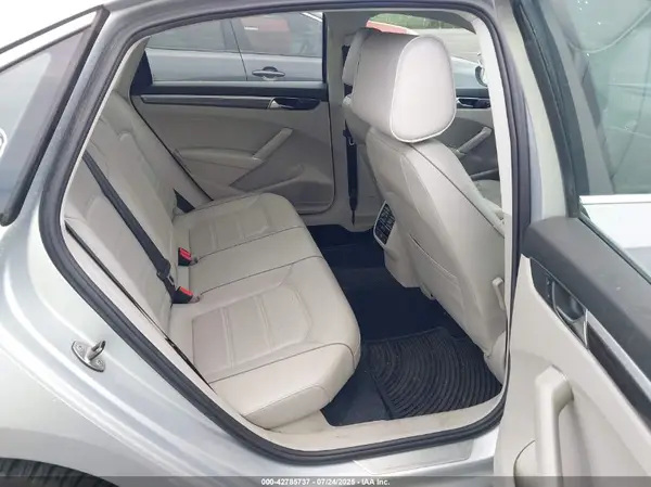 1VWGT7A38HC056816 2017 VOLKSWAGEN PASSAT - Image 8