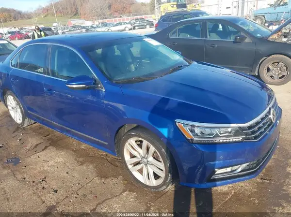 1VWGT7A38HC068139 2017 VOLKSWAGEN PASSAT - Image 1