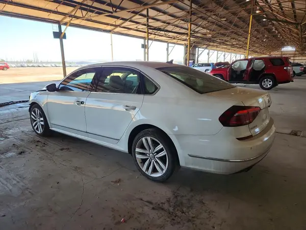 1VWGT7A38HC077486 2017 VOLKSWAGEN PASSAT - Image 2