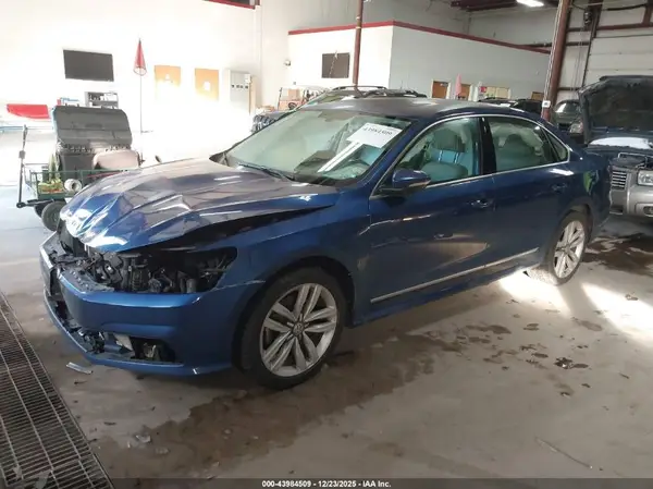 1VWGT7A38HC080047 2017 VOLKSWAGEN PASSAT - Image 2