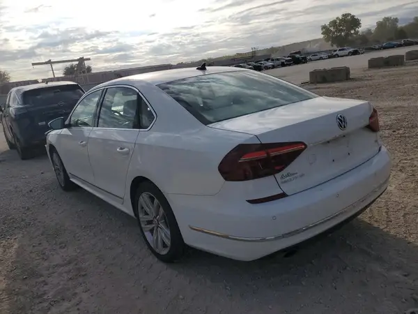 1VWGT7A38HC083868 2017 VOLKSWAGEN PASSAT - Image 2