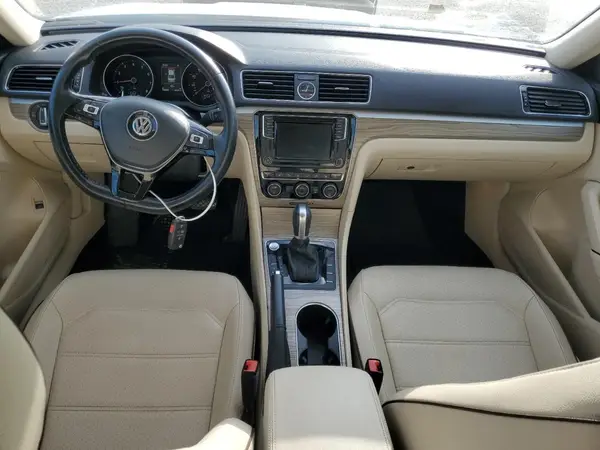1VWGT7A38HC083868 2017 VOLKSWAGEN PASSAT - Image 8