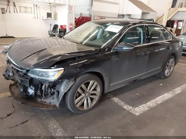 1VWGT7A38HC083871 2017 VOLKSWAGEN PASSAT - Image 2