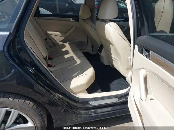 1VWGT7A38HC085586 2017 VOLKSWAGEN PASSAT - Image 8