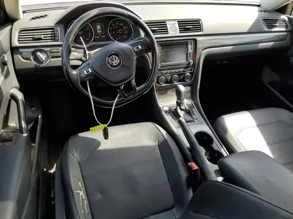 1VWGT7A39HC000688 2017 VOLKSWAGEN PASSAT - Image 8