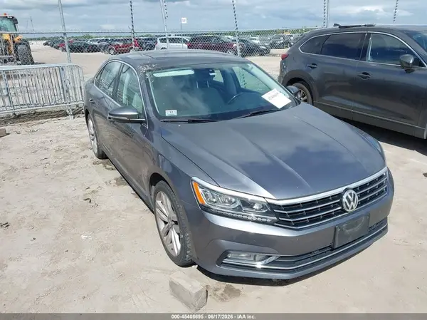 1VWGT7A39HC006393 2017 VOLKSWAGEN PASSAT - Image 1