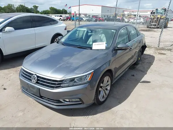 1VWGT7A39HC006393 2017 VOLKSWAGEN PASSAT - Image 2