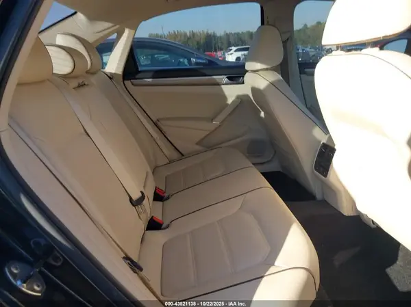 1VWGT7A39HC018138 2017 VOLKSWAGEN PASSAT - Image 8