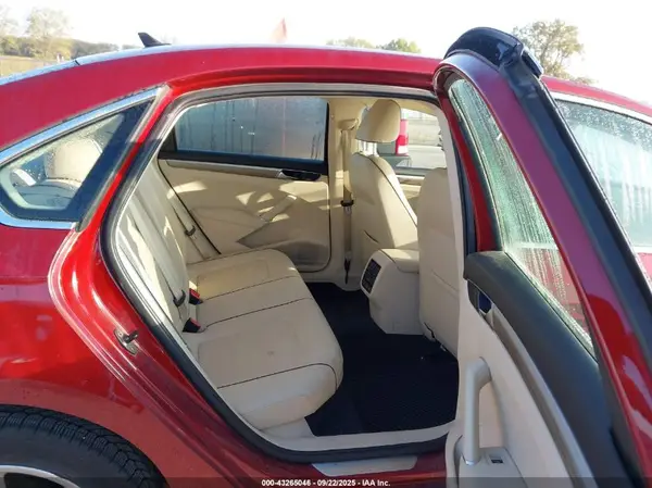 1VWGT7A39HC019855 2017 VOLKSWAGEN PASSAT - Image 8