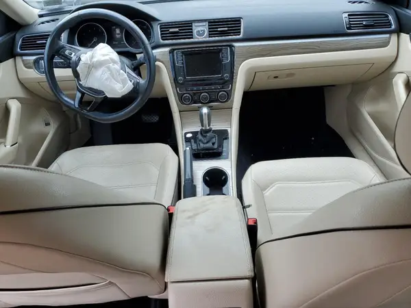 1VWGT7A39HC025056 2017 VOLKSWAGEN PASSAT - Image 8