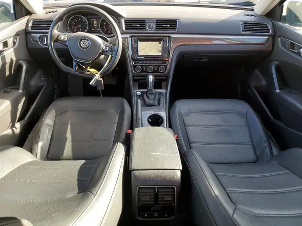 1VWGT7A39HC027910 2017 VOLKSWAGEN PASSAT - Image 8