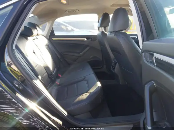 1VWGT7A39HC032881 2017 VOLKSWAGEN PASSAT - Image 8