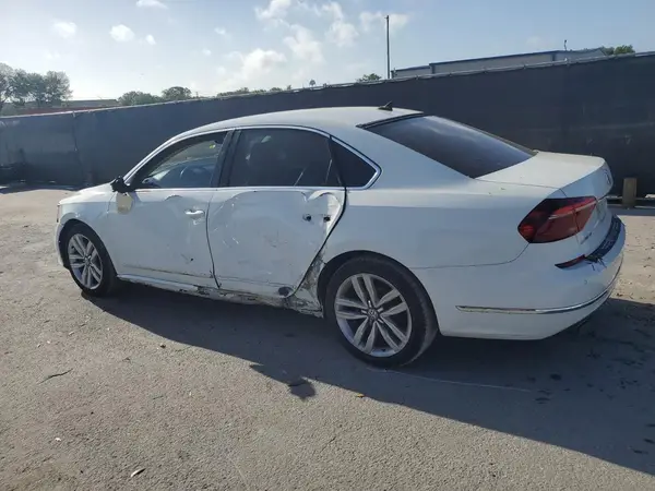 1VWGT7A39HC041256 2017 VOLKSWAGEN PASSAT - Image 2