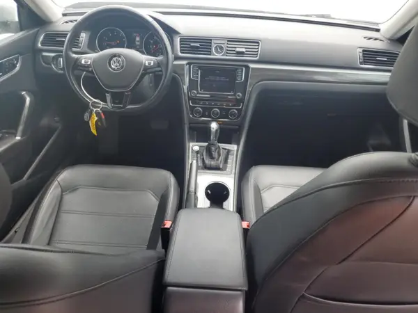 1VWGT7A39HC044111 2017 VOLKSWAGEN PASSAT - Image 8