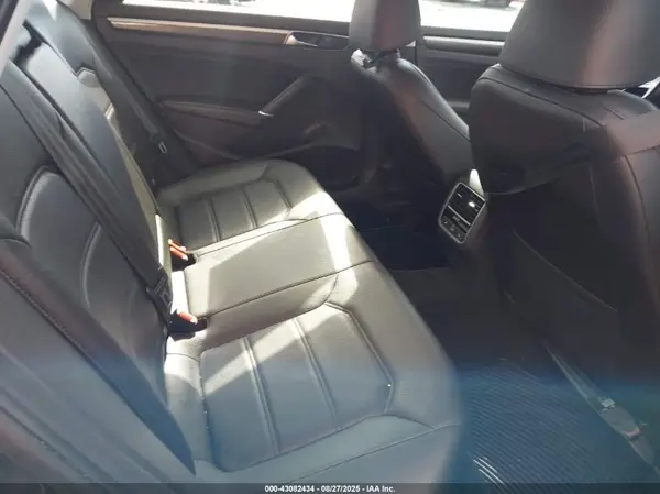1VWGT7A39HC059952 2017 VOLKSWAGEN PASSAT - Image 8