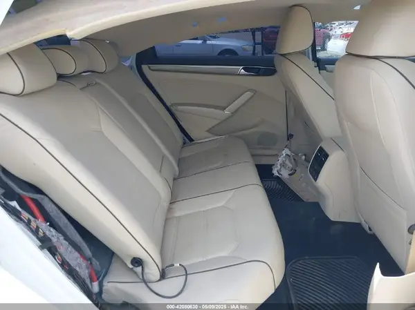 1VWGT7A39HC060826 2017 VOLKSWAGEN PASSAT - Image 8