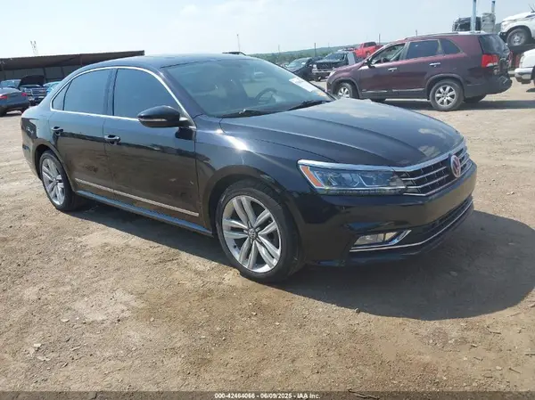 1VWGT7A39HC061832 2017 VOLKSWAGEN PASSAT - Image 1