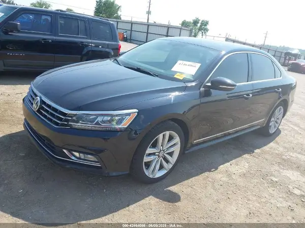 1VWGT7A39HC061832 2017 VOLKSWAGEN PASSAT - Image 2