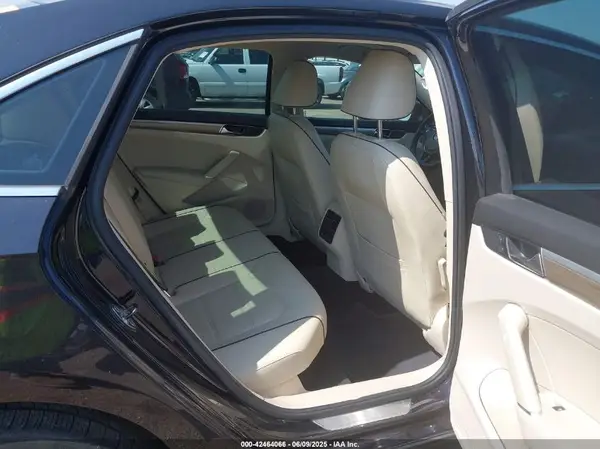 1VWGT7A39HC061832 2017 VOLKSWAGEN PASSAT - Image 8