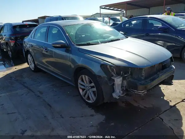 1VWGT7A39HC066335 2017 VOLKSWAGEN PASSAT - Image 1