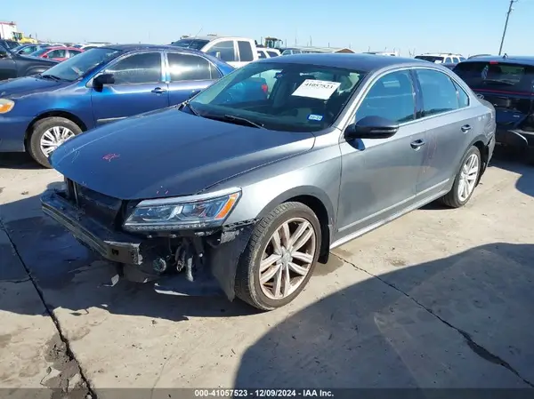 1VWGT7A39HC066335 2017 VOLKSWAGEN PASSAT - Image 2