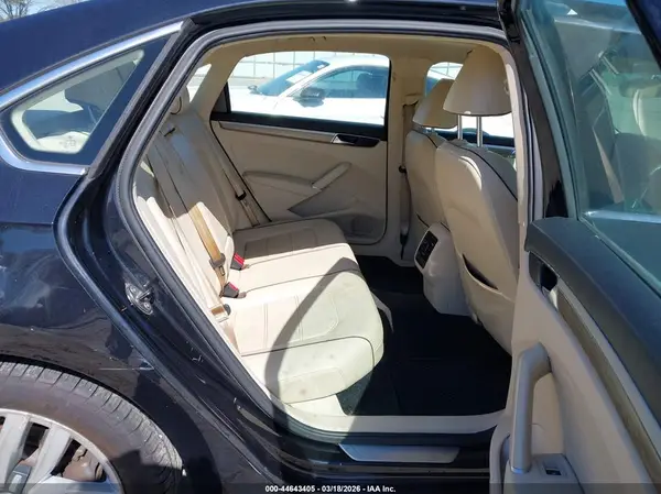 1VWGT7A39HC067078 2017 VOLKSWAGEN PASSAT - Image 8