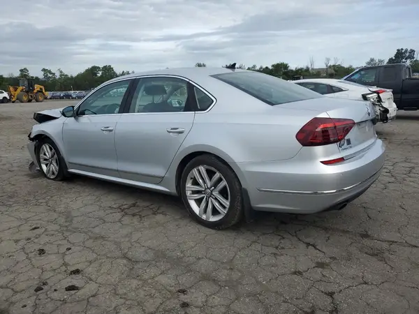 1VWGT7A39HC068800 2017 VOLKSWAGEN PASSAT - Image 2