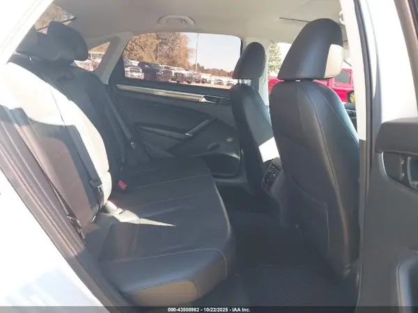 1VWGT7A39HC071826 2017 VOLKSWAGEN PASSAT - Image 8