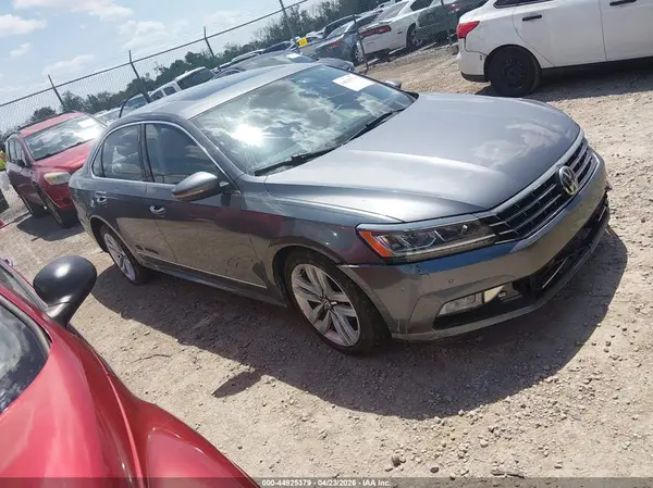 1VWGT7A39HC073009 2017 VOLKSWAGEN PASSAT - Image 1